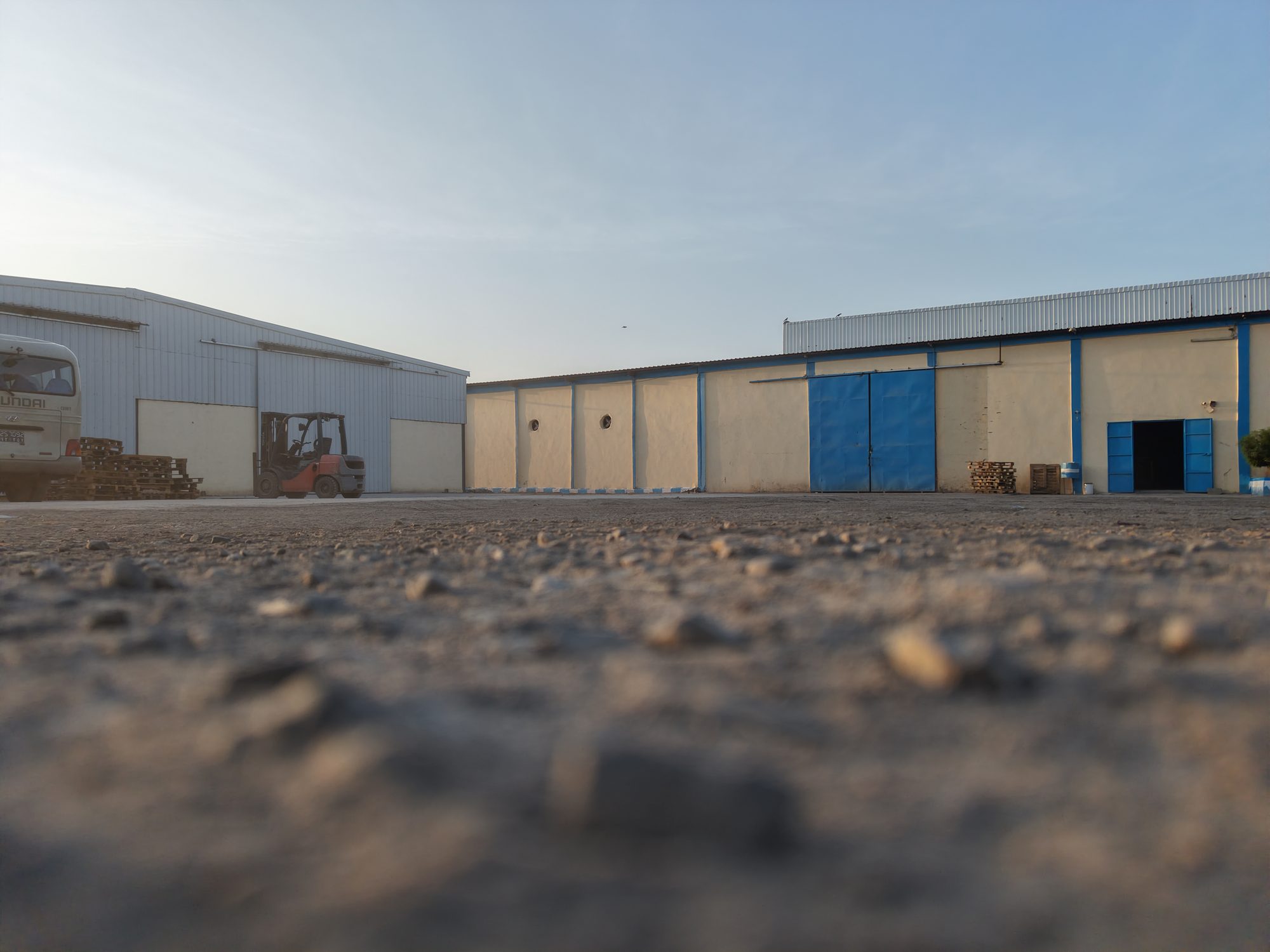 Vue aérienne du site de production et de son environnement, région d'Arta