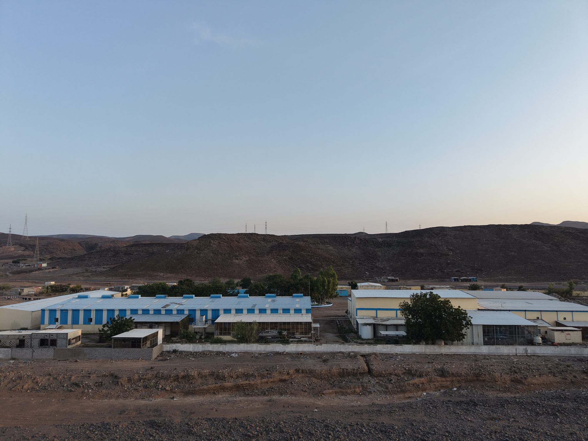 Vue aérienne de l'usine de production Bio à Gued-Karwayné, région d'Arta