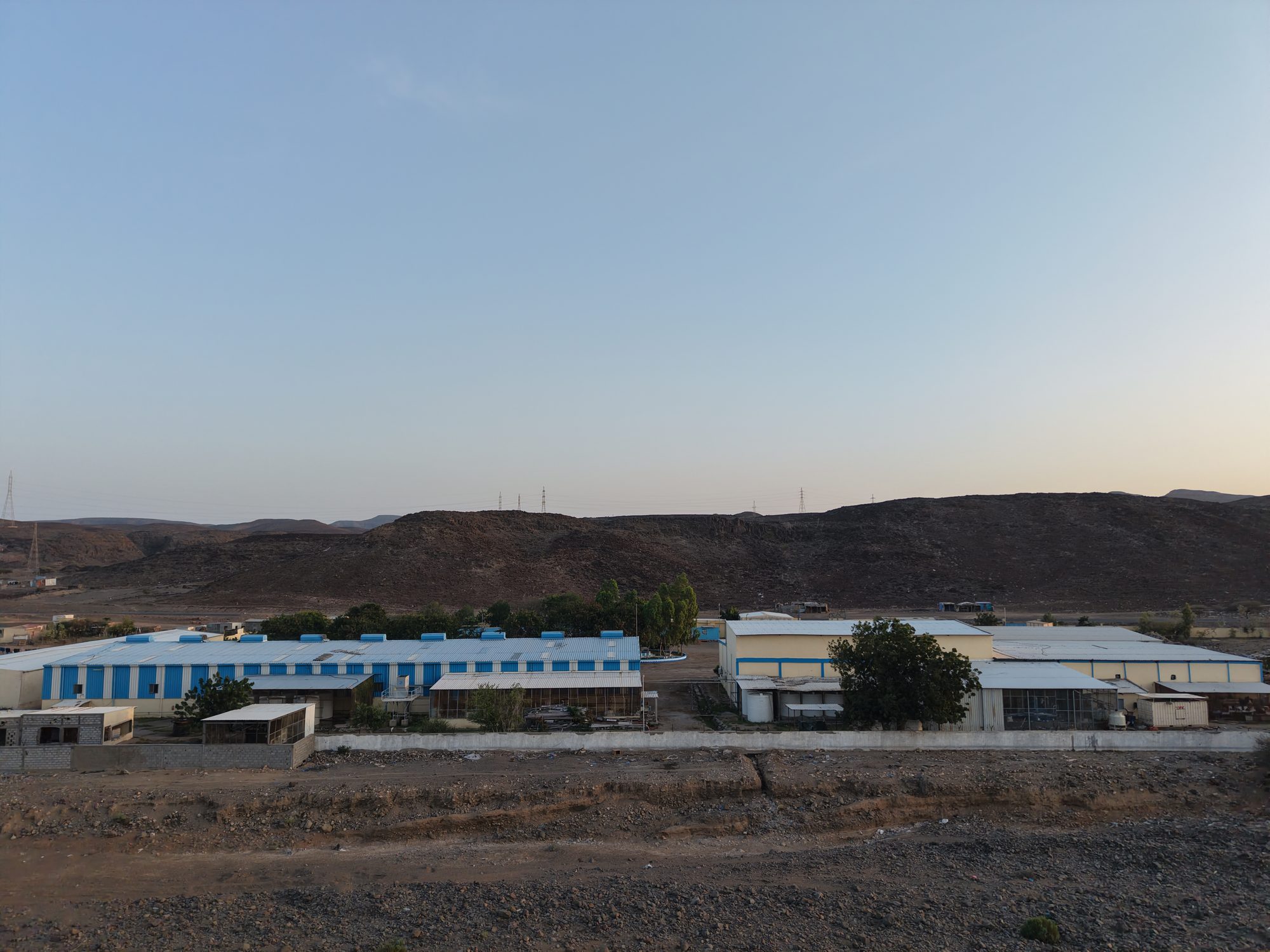Vue aérienne de l'usine de production Bio à Gued-Karwayné, région d'Arta